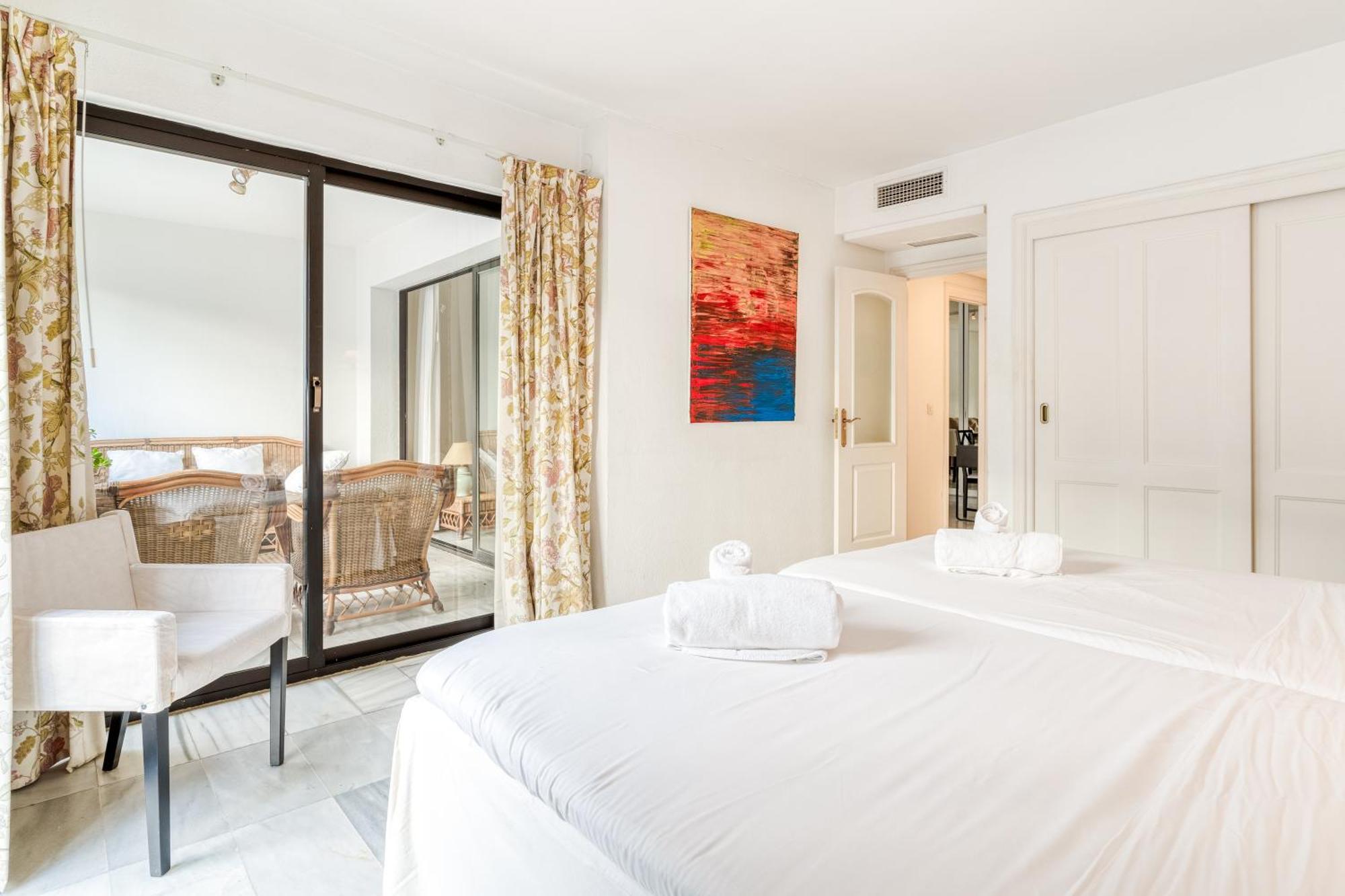 1 Bed In Puerto Banus Apartment *